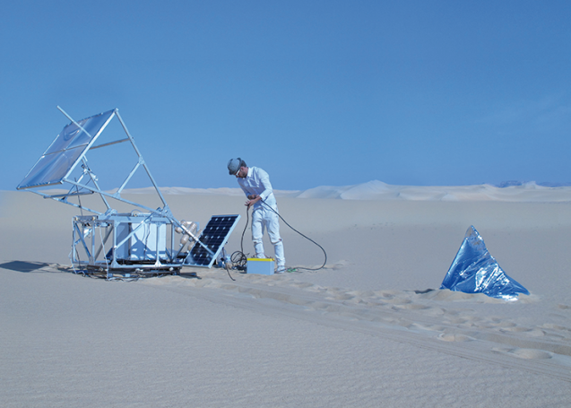 Markus Kayser and his Solar Sinter machine in the Saharan desert near Siwa, Egypt